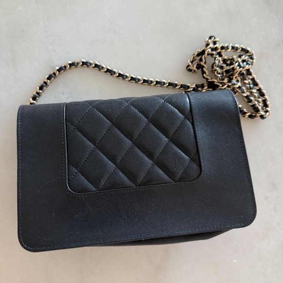 Chanel Classic Quilted Wallet-on-Chain - Picture 3 of 7